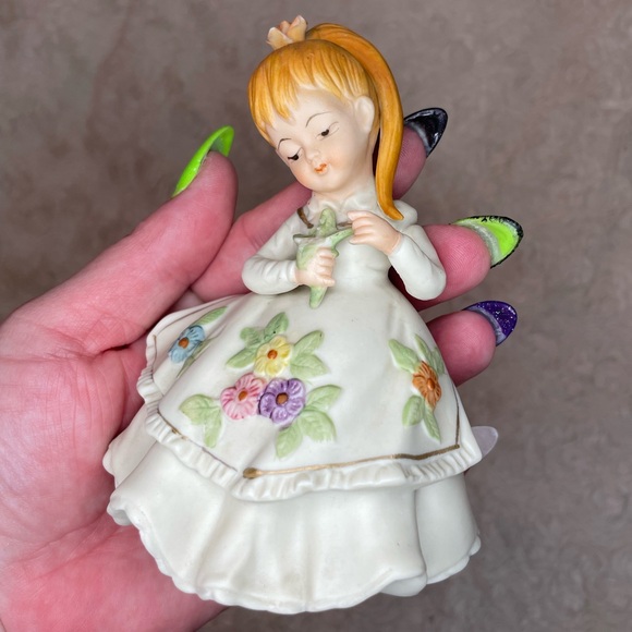 Vintage Lefton Antique Ivory Blond Girl With Flowers Hand Painted. Made in Japan - Picture 3 of 7